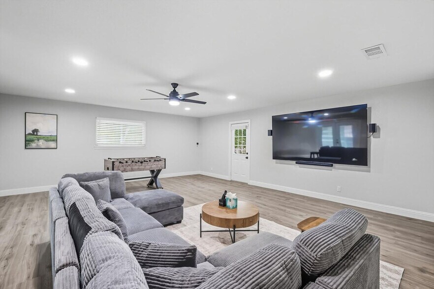 Building Photo - 3667 High Rd