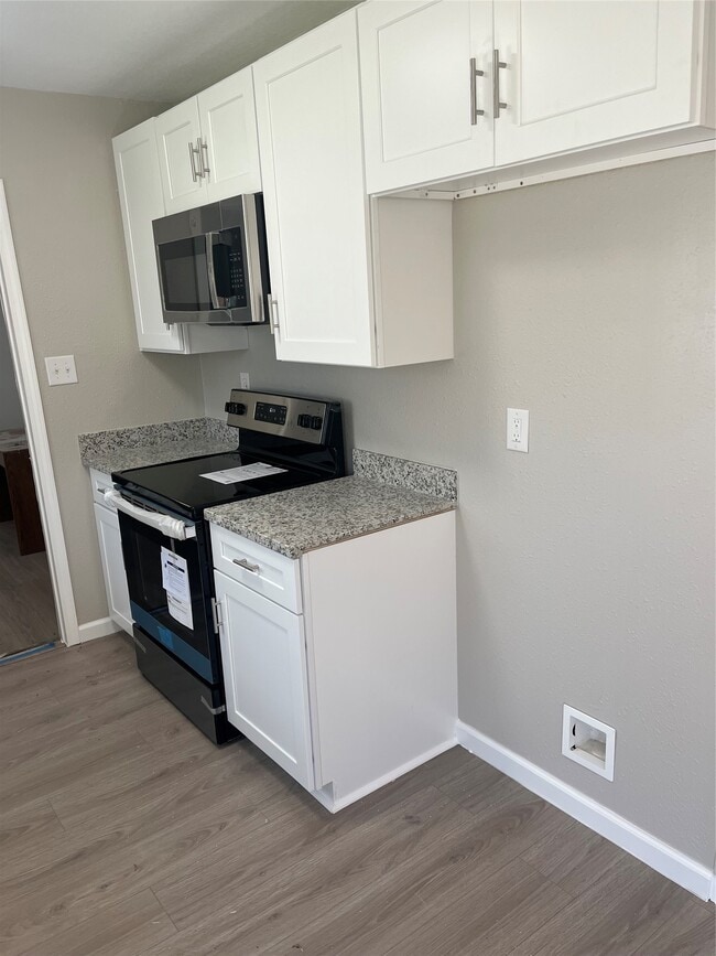 Building Photo - 402 Thompson Dr