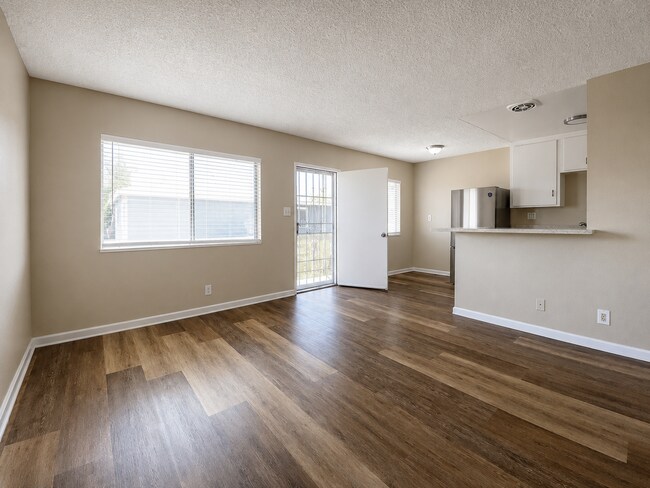 Interior Photo - LB1133 (New)