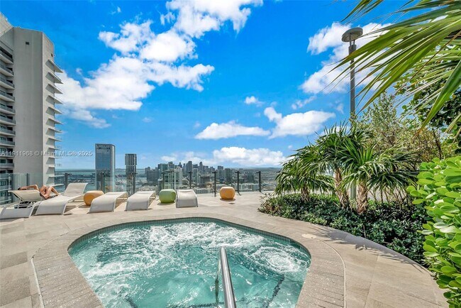 Building Photo - 501 NE 31st St