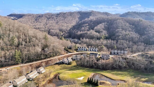 Building Photo - 270 Creatwood Trail