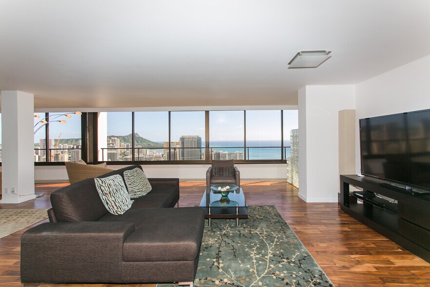 Scenic views for anywhere in the condo - 1910 Ala Moana Blvd