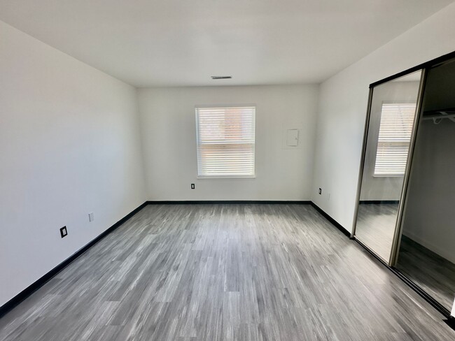 Building Photo - Luxury Newly Remodeled Condominium