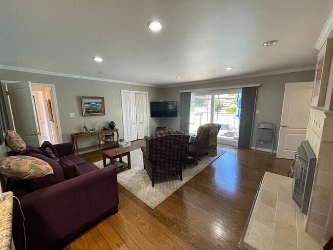 Building Photo - 55 Glengarry Way