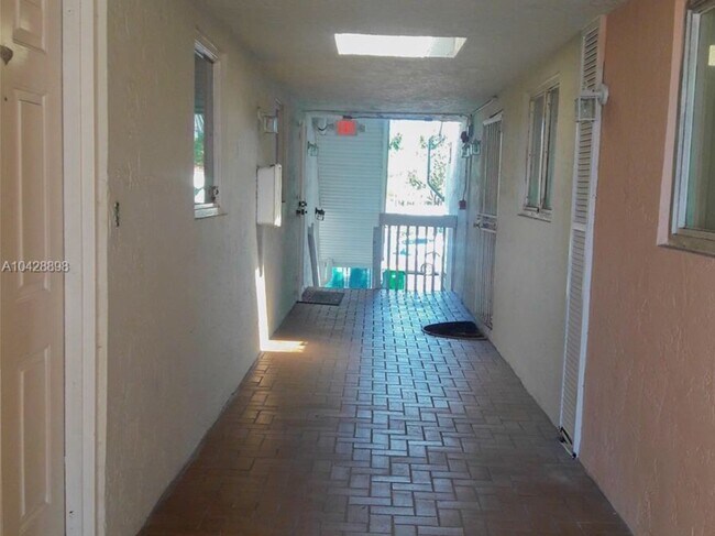 Building Photo - 10441 Mahogany Key Cir