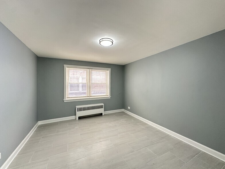 Building Photo - 6721 N California Ave