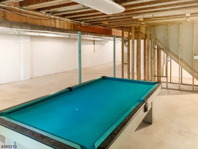 Building Photo - 9 Colonial Ct