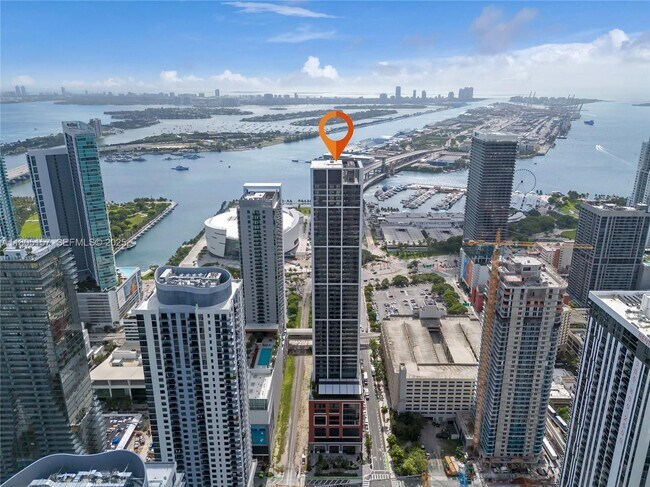 Building Photo - 601 NE 1st Ave