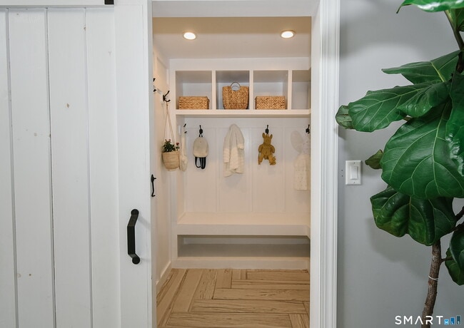 Building Photo - 50 1/2 Mountain Spring Rd