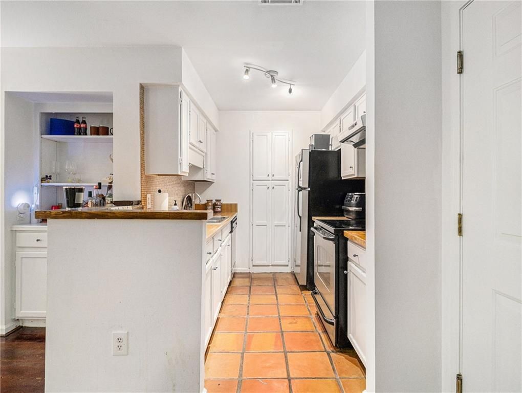 Building Photo - 3307 Pine Heights Dr NE