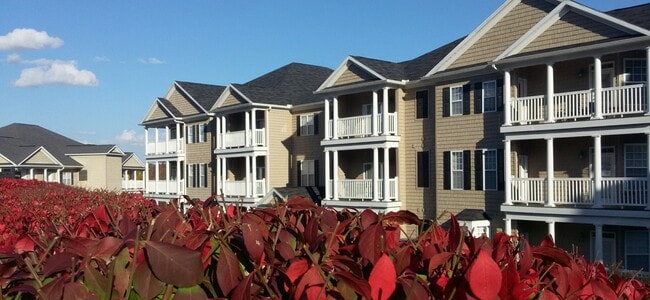 Building Photo - 2732 Suncrest Village