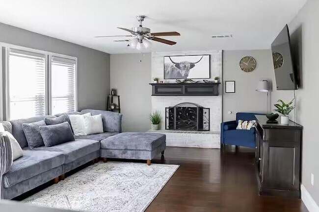 Building Photo - 11307 Canyon Trail Dr