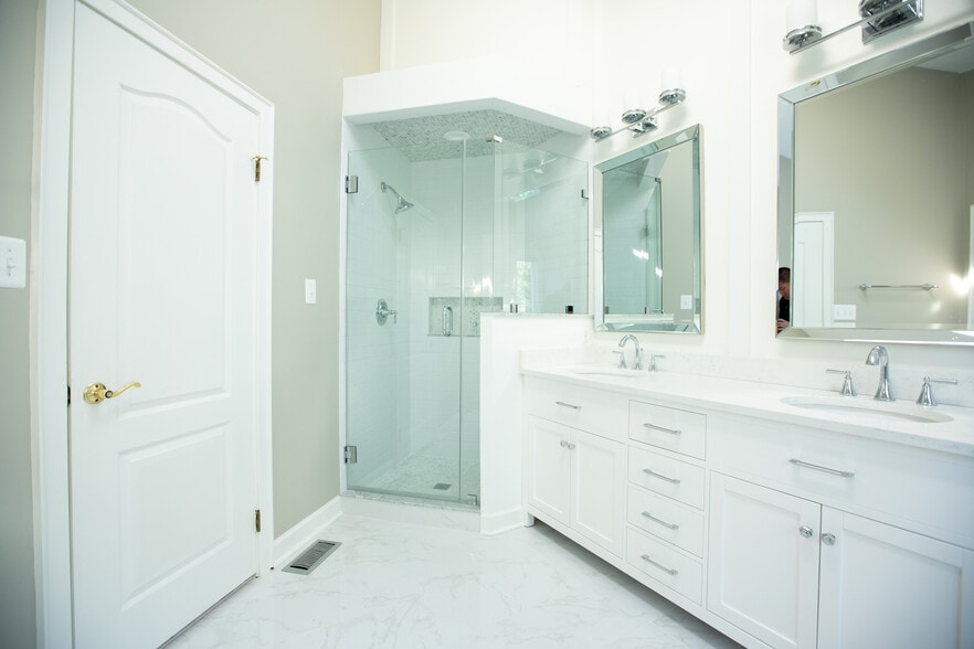New master bath shower - 4006 Dogberry Ln