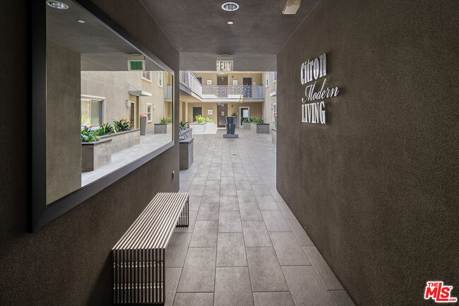 Building Photo - 11023 Fruitland Dr