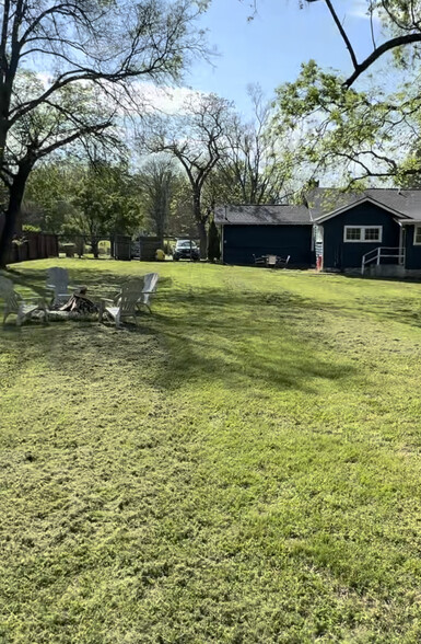 The backyard is perfect for parties and lawn games - 1148 Pierce Rd
