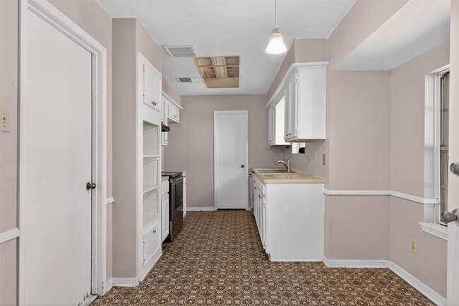 Building Photo - 406 Mistywood Dr