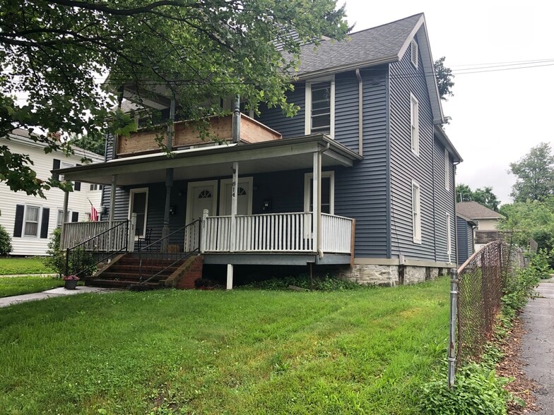Primary Photo - 814 W Gray St