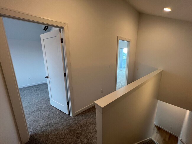 Building Photo - 30515 SW Magnolia Ave