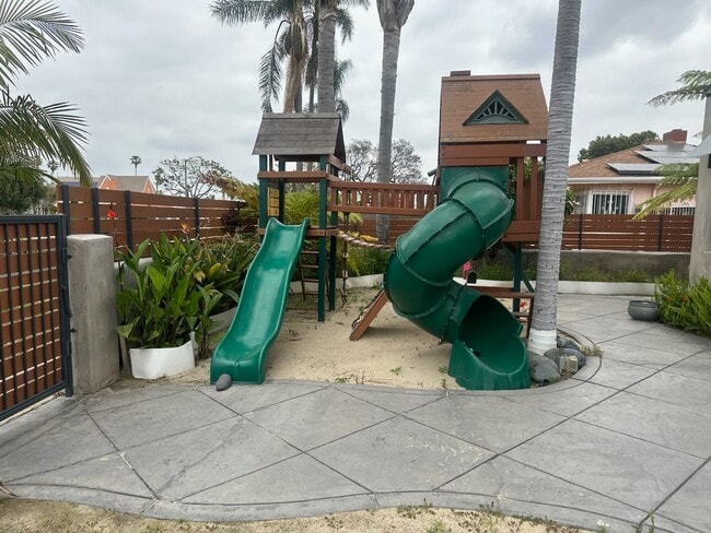 Building Photo - 1858 W 83rd St