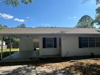 Building Photo - Quaint 2/1 with Covered Porch near UF