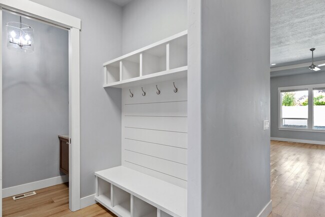 Building Photo - 9042 S La Pampa Way