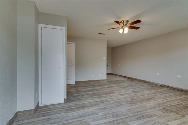 Building Photo - 5322 Lovell Ave