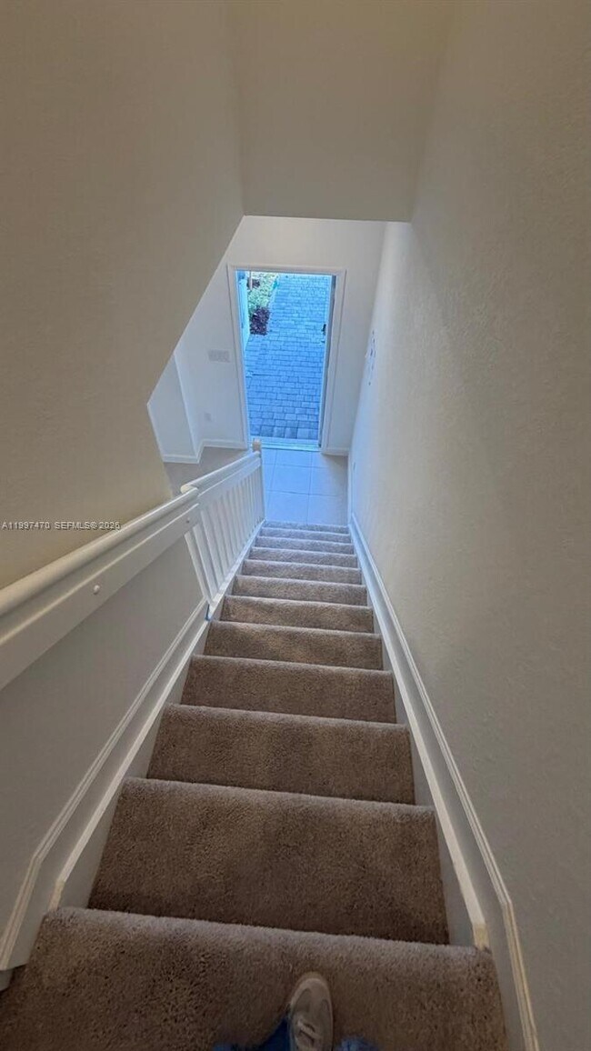 Building Photo - 1077 SE 2nd St