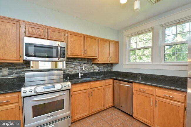 Building Photo - 8609 Oxon Hill Rd