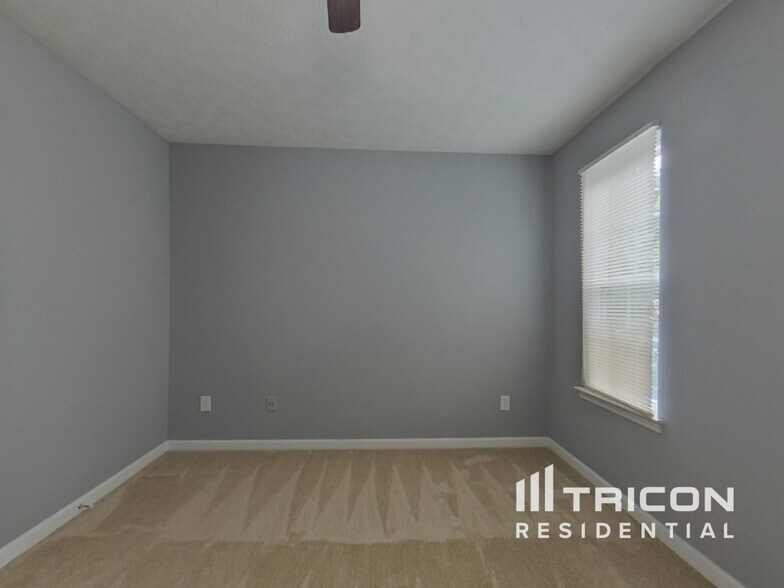 Building Photo - 1384 Ling Dr