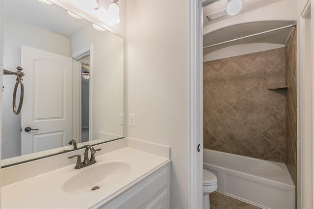 Building Photo - 2732 Waverley Dr