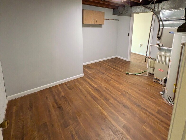 Building Photo - 9204 Davidson St