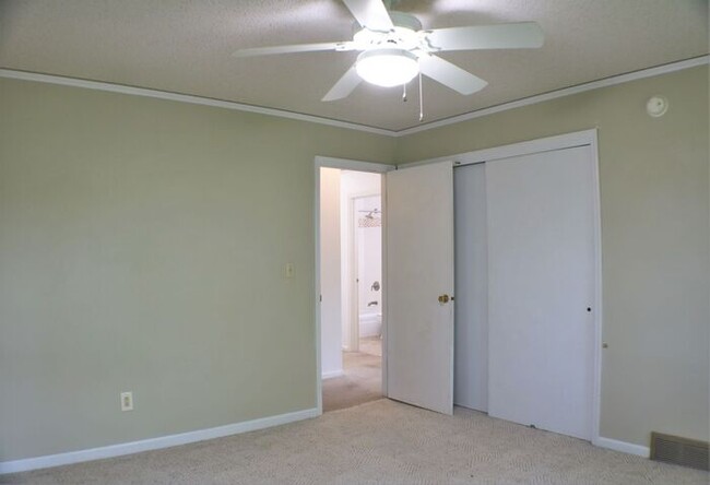 Building Photo - $2,450 | 3 Bedroom, 3 Bathroom House | No ...