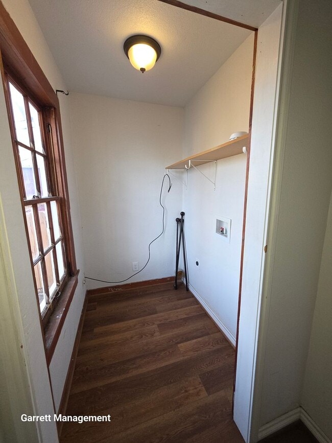 Building Photo - 2/1 House in Lampasas