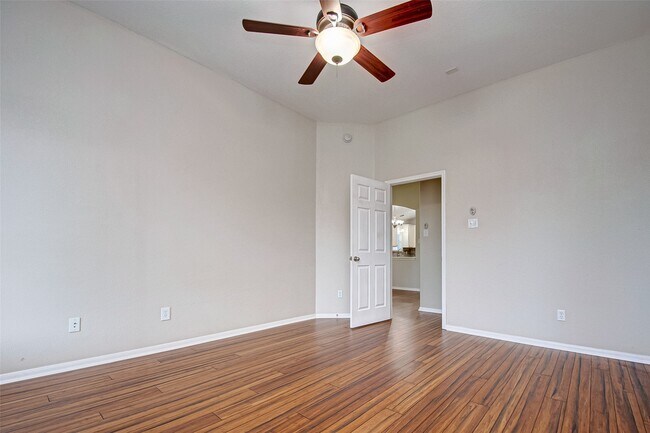 Building Photo - 26439 Richwood Oaks Dr