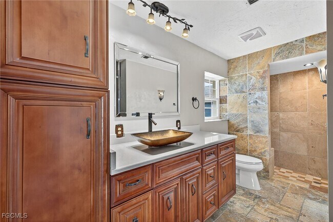 Building Photo - 1921 SE 36th St