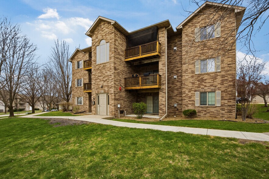 Building Photo - 2871 Coral Ct