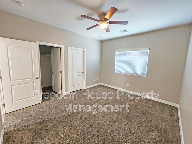 Building Photo - 1111 Sixshooter Ave