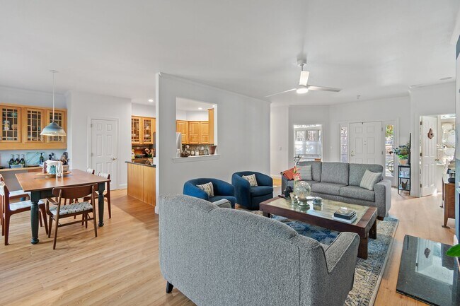 Building Photo - Amazing home in sought-after Winding River Plantation