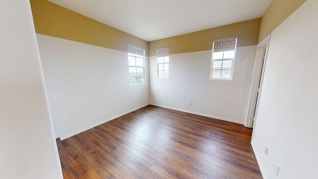 Building Photo - PRICE REDUCED | SOLAR | Great Location