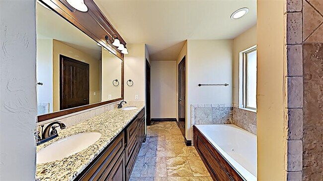 Building Photo - 13604 Gentry Dr