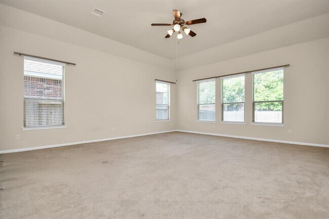 Building Photo - 1122 Boxwood Dr