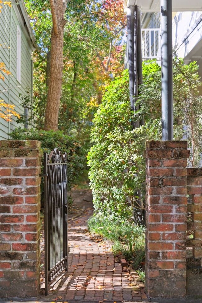 Building Photo - 89 Alexander St