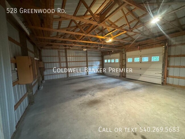 Building Photo - 528 Greenwood Rd