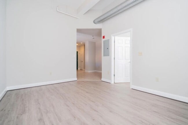 Building Photo - 330 N Charles St