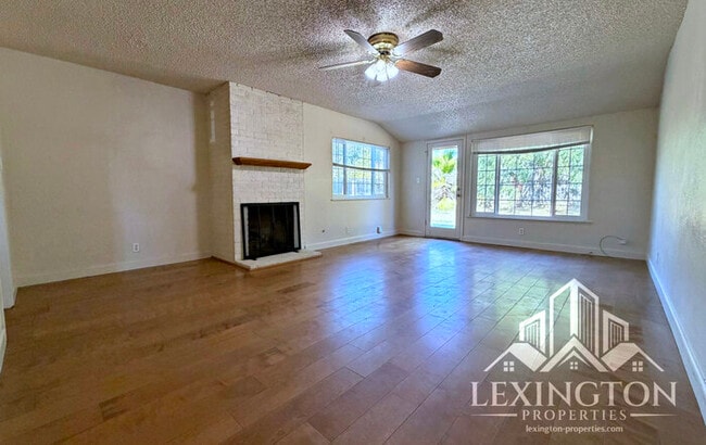 Building Photo - Charming 4-Bedroom Home in Arden-Arcade with Spacious Yard & Convenient Location