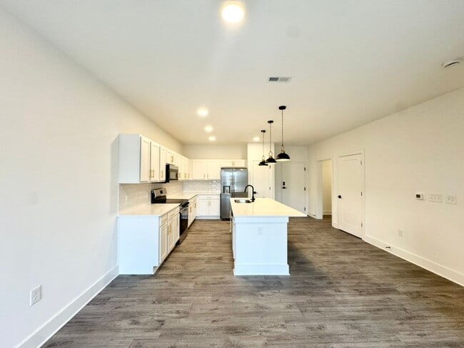 Building Photo - Beautiful NEW 2-Bed, 2- Bath Apartment in Rock Hill!
