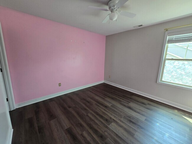 Building Photo - 2111 Yates Ranch Rd