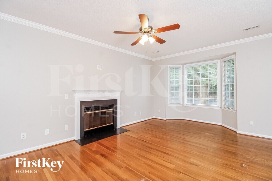 Building Photo - 9 Park Village Ct