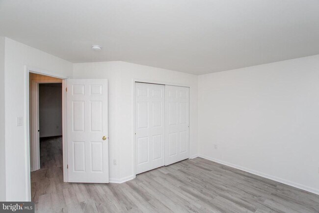 Building Photo - 1108 Julian Dr W