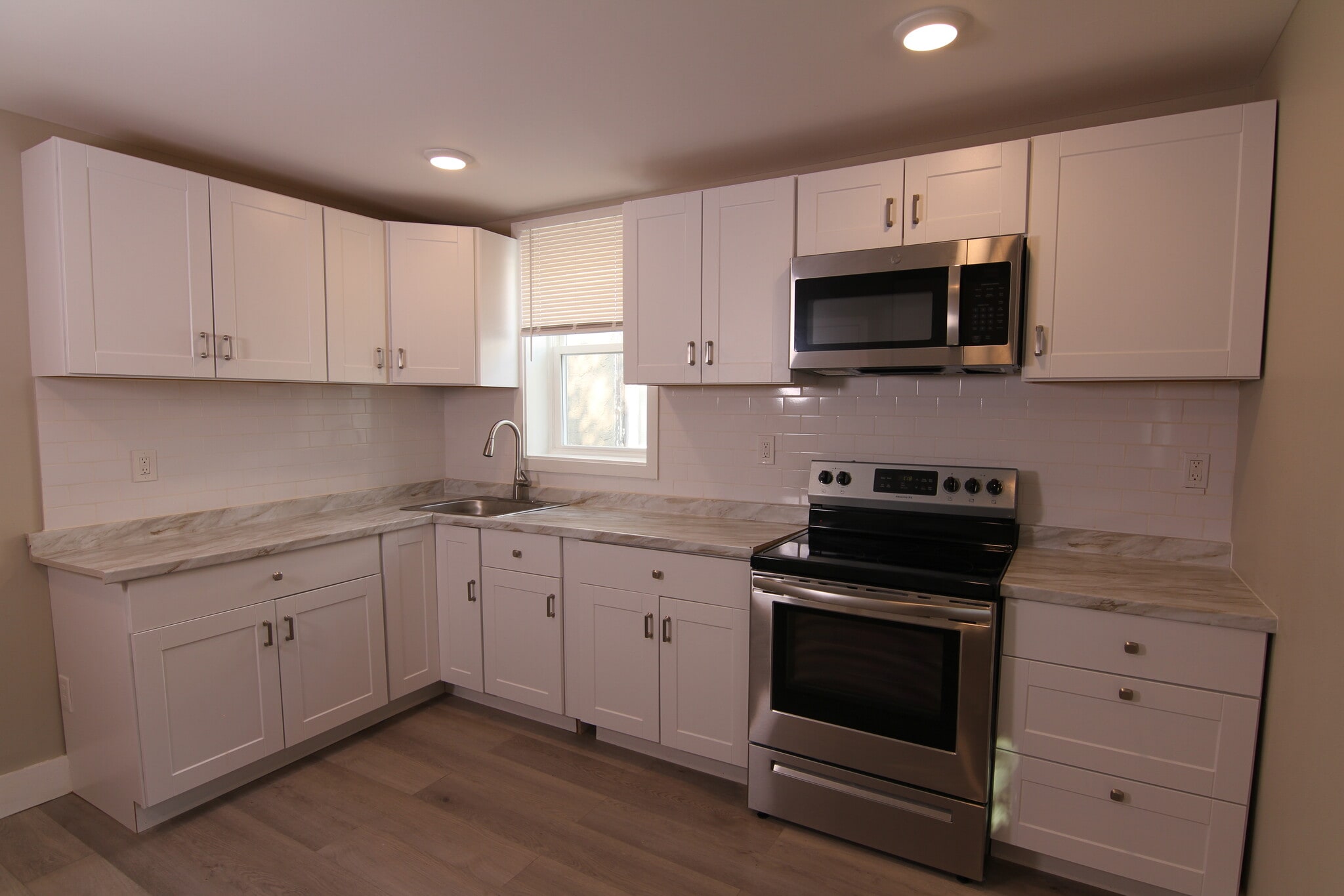 Building Photo - 1631 Dyre St